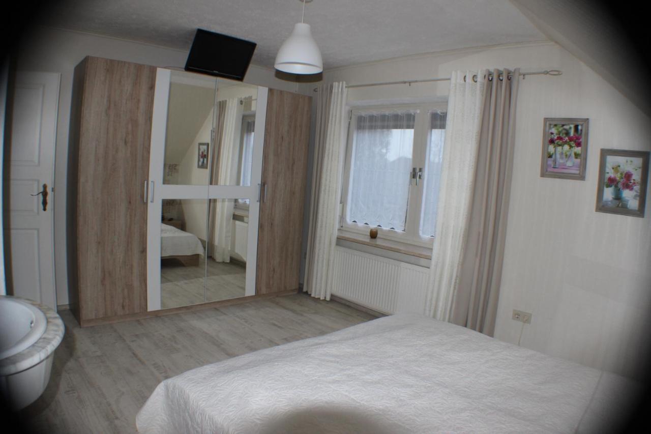 Ferienhaus Abbi Mit Schwimmbad Und Fitness Fuer 8 Personen, Strand, Norddeich Hage Exterior foto